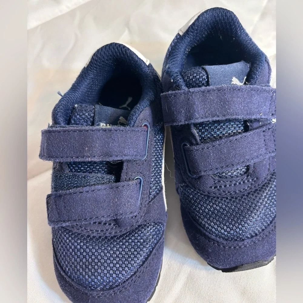 Puma Kids St Runner Hook and Loop Blue Sneakers Size 5 C Cute ($)